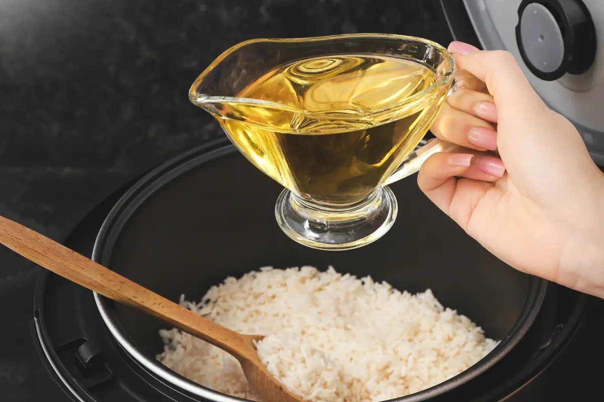 Arroz refogando.