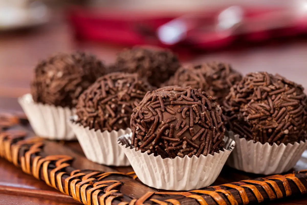 Brigadeiro tradicional brasileiro.