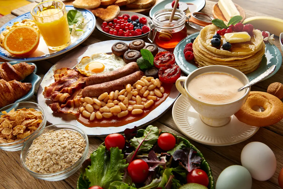 Café da manhã completo e agradável.