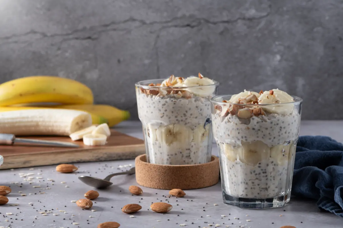 Overnight oats de cacau e banana.