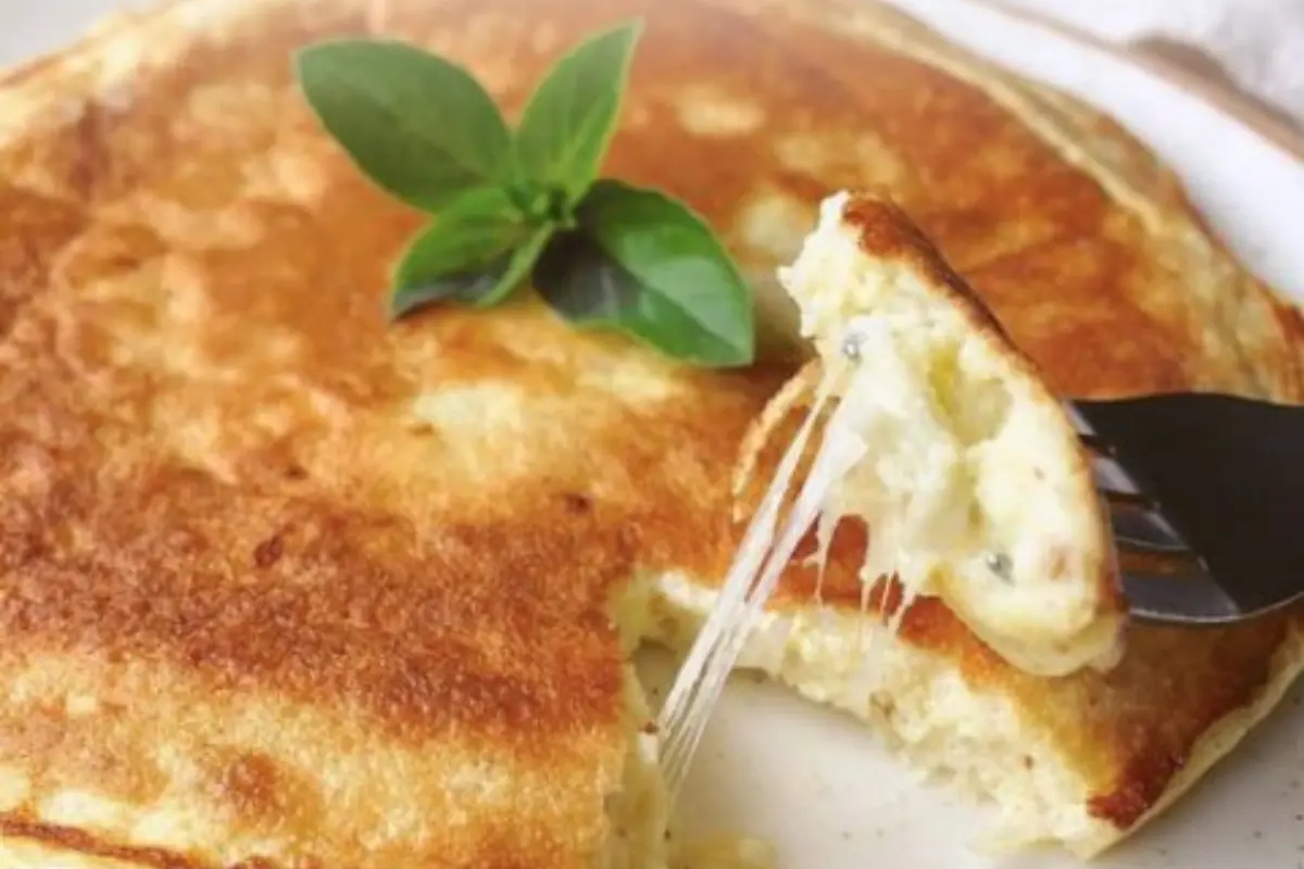 Pão de queijo de frigideira, fácil e delicioso.