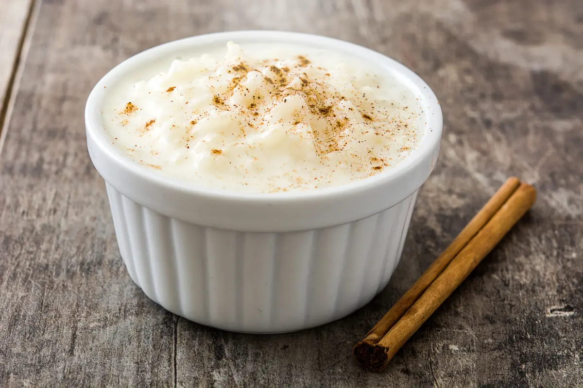 Como fazer um arroz-doce bem gostoso com leite condensado.