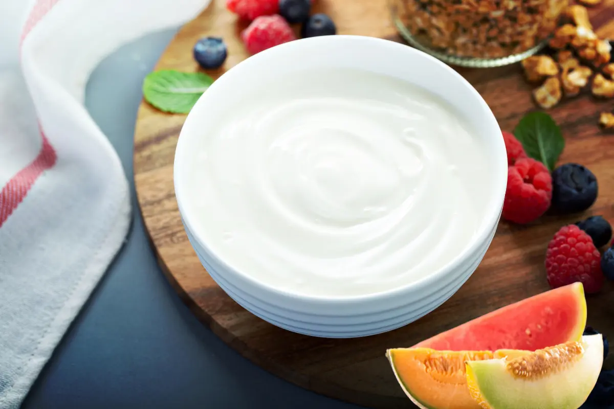 Bolinhas de Melão e Melancia com Iogurte Natural.