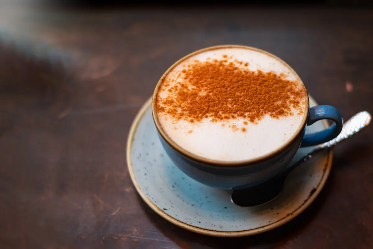 Como fazer café com leite vegetal.