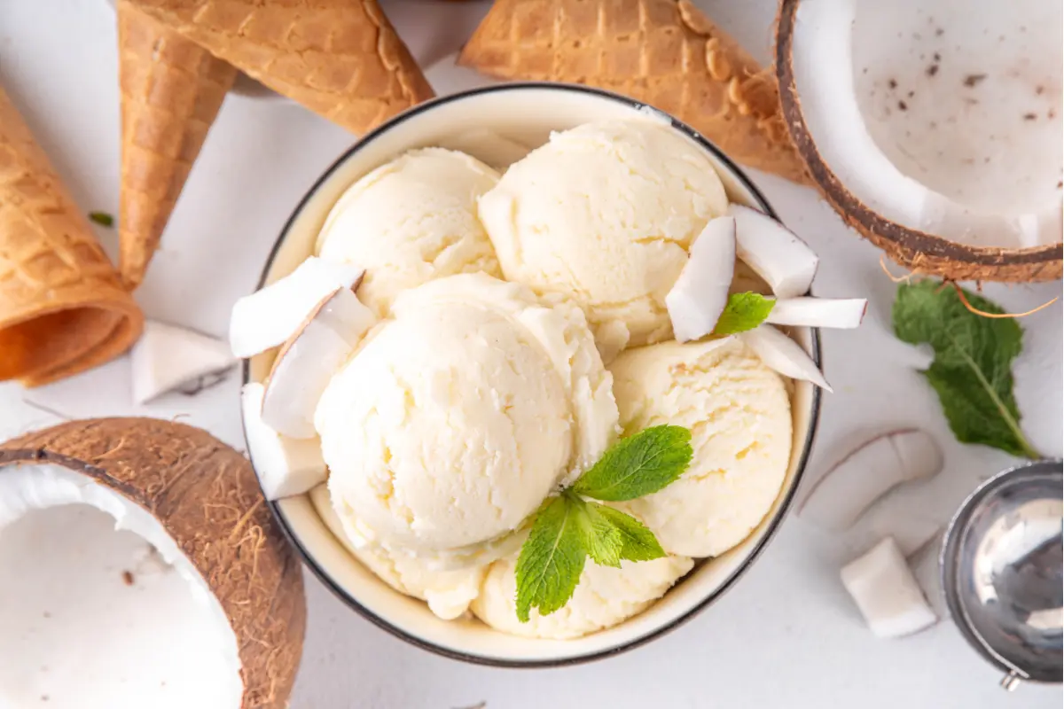 Sorvete de Coco e Baunilha.