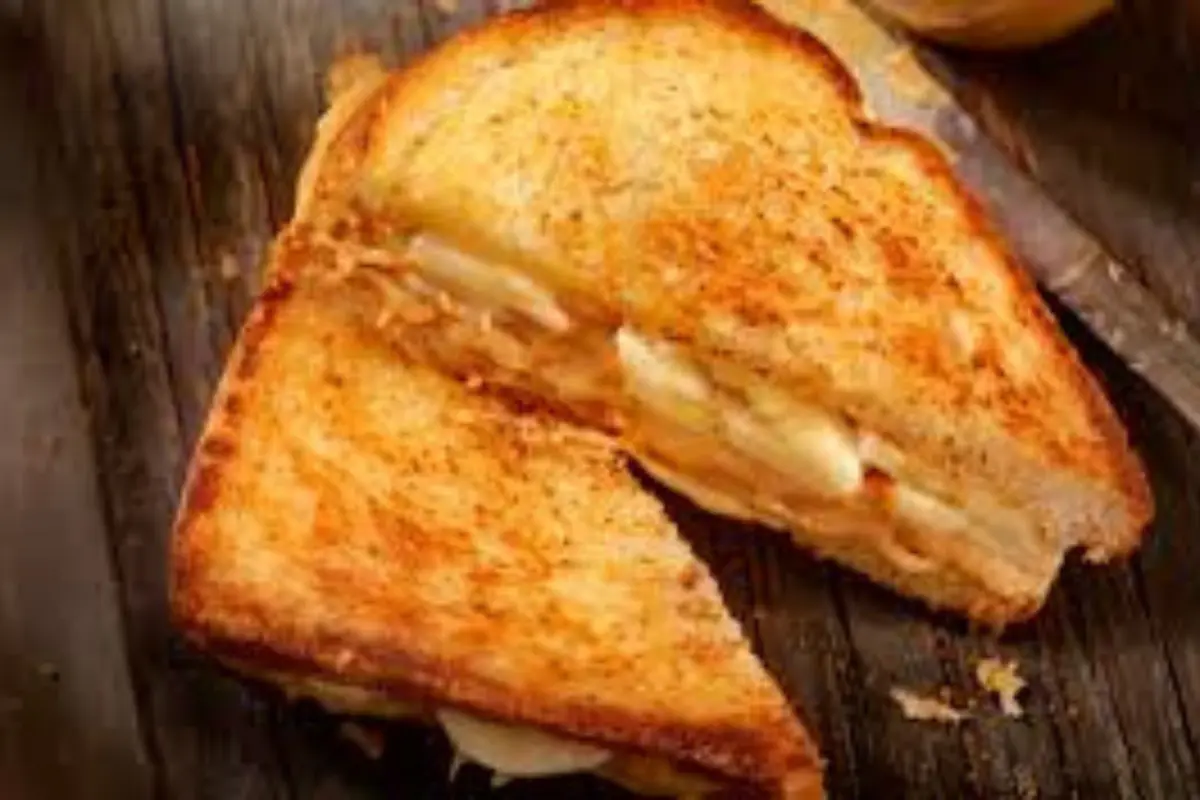 Tostex com queijo pronto.