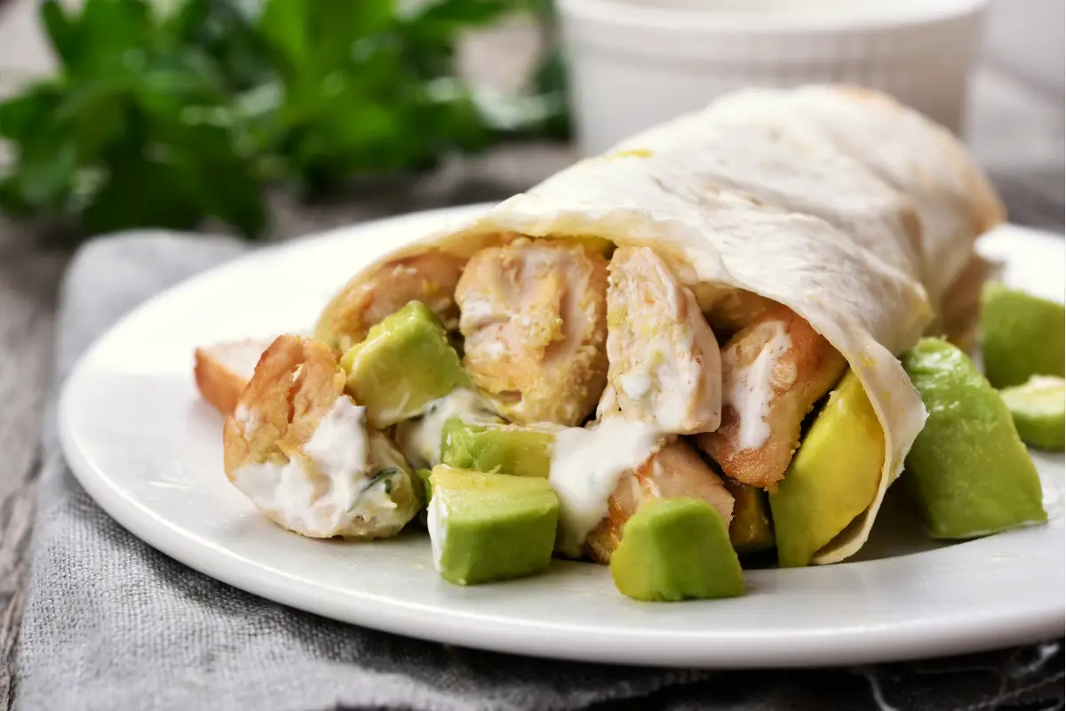Wrap de Frango com Abacate.
