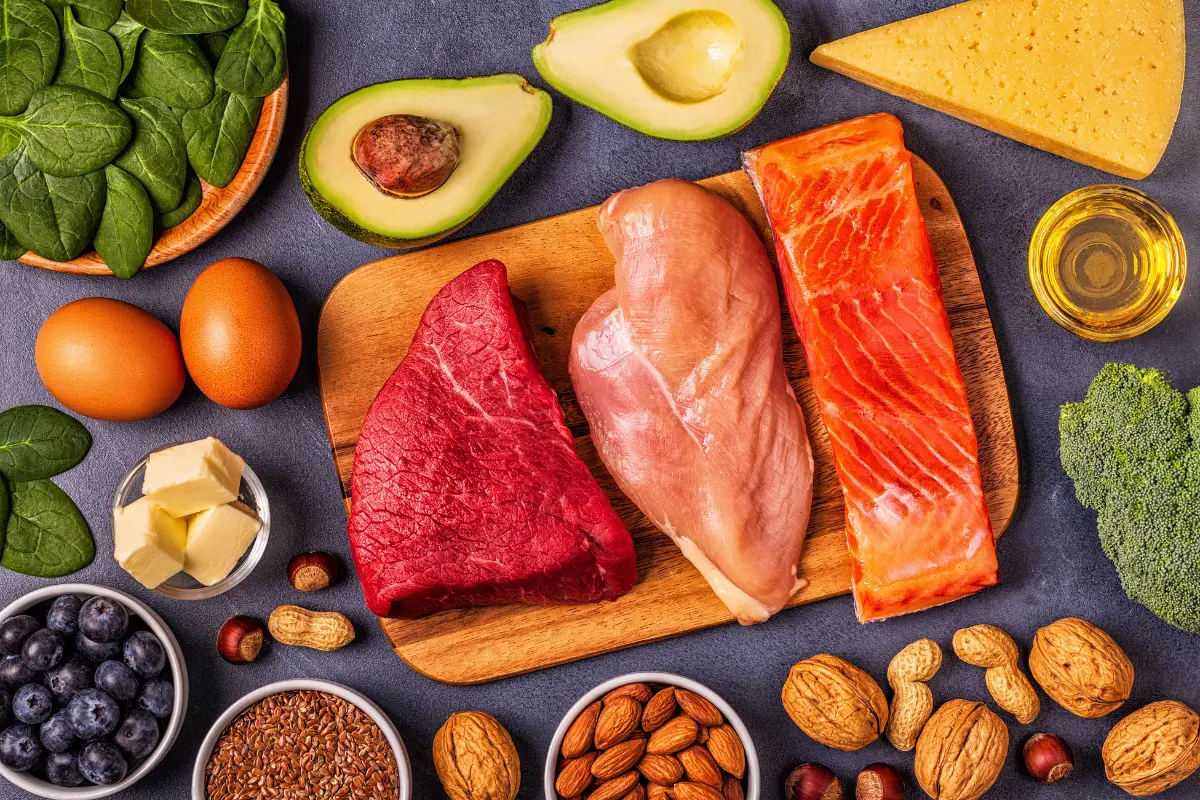 Opções de gorduras naturais que beneficiam a dieta low carb. Foto: Reprodução / Canva.