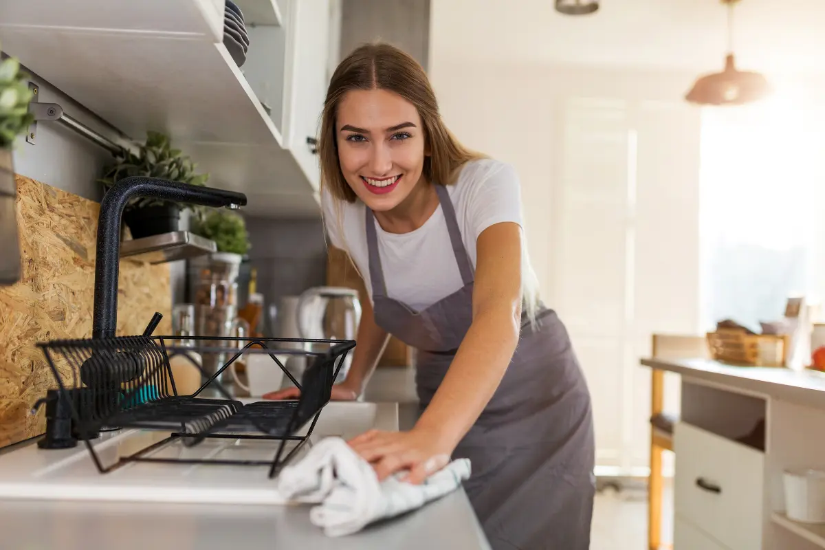 Descubra os segredos: Como posso começar a arrumar a cozinha com organização total.