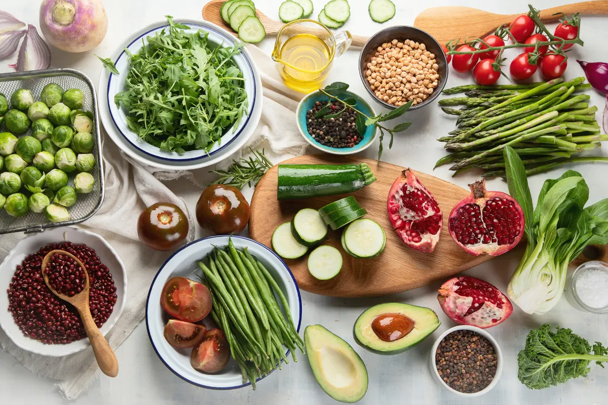 Fontes em receitas veganas de ferro, B12 e ômega-3 para evitar deficiências. Foto: Reprodução / Canva Pro.